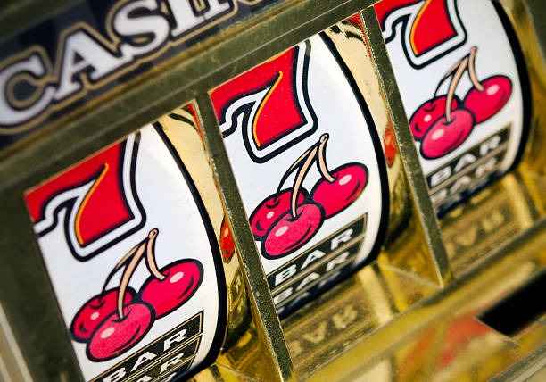 erek rokok mobile app interface showing football markets and live-dealer tables